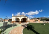 Chalet independiente con terreno en venta en Albatera ref: TR409201 foto
