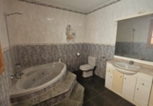 Загородный дом с участком на продажу в городе Purchena. Фото