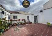 Chalet independiente con terreno en venta en Jaén ref: TR409406 foto