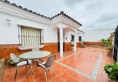 Chalet independiente con terreno en venta en la España, Los Barrios, ref: TR409780 foto