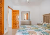 Chalet independiente con terreno en venta en la España, Torrevieja, ref: TR409888 foto