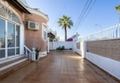 Chalet independiente con terreno en venta en la España, Torrevieja, ref: TR409888 foto