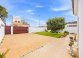 Chalet independiente con terreno en venta en la España, Chiclana de la Frontera, ref: TR409896 foto