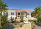 Chalet independiente con terreno en venta en la España, Pizarra, ref: TR408763 foto
