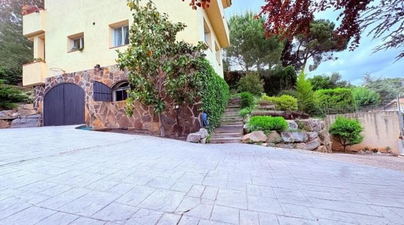 Barcelona - Castellar del Vallès - 935m2