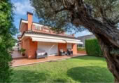 Chalet independiente con terreno en venta en la España, Oropesa del Mar, ref: TR408771 foto