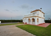 Chalet independiente con terreno en venta en la España, Sanlúcar la Mayor, ref: TR410102 foto