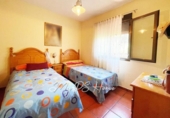 Chalet independiente con terreno en venta en la España, Barajas de Melo, ref: TR410258 foto