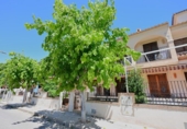 Отдельно стоящий дом с участком на продажу в городе Los Alcázares Фото