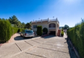 Chalet independiente con terreno en venta en la España, Alzira, ref: TR411364 foto