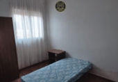 Отдельно стоящий дом с участком на продажу в городе Хаэн. Фото