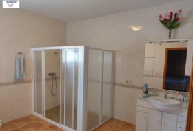 Valdeganga 400&nbsp;м²