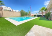 Chalet independiente con terreno en venta en la España, Torrevieja, ref: TR410582 foto