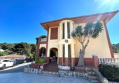 Отдельно стоящий дом с участком на продажу в городе Calafell Фото