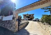 Отдельно стоящий дом с участком на продажу в городе Calafell Фото