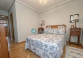 Отдельно стоящий дом с участком на продажу в городе San Cristóbal de Segovia. Фото