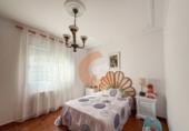 Отдельно стоящий дом с участком на продажу в городе Albinyana. Фото