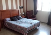 Отдельно стоящий дом с участком на продажу в городе Хаэн. Фото