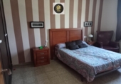 Отдельно стоящий дом с участком на продажу в городе Хаэн. Фото