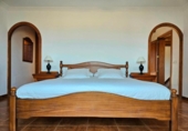 Отдельно стоящий дом с участком на продажу в городе Lloret de Vistalegre Фото
