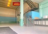 Промышленное здание на продажу в городе Alcalá de Guadaíra. Фото