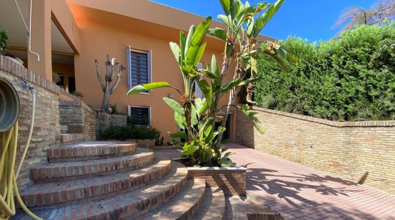 Sevilla - Alcalá de Guadaíra - 2320m2