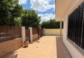 Chalet independiente con terreno en alquiler en Espartinas ref: TR411033 foto