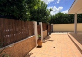 Chalet independiente con terreno en alquiler en Espartinas ref: TR411033 foto