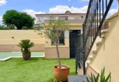 Chalet independiente con terreno en alquiler en Espartinas ref: TR411033 foto