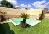 Chalet independiente con terreno en alquiler en Espartinas ref: TR411033 foto