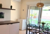 Chalet independiente con terreno en alquiler en Espartinas ref: TR411033 foto