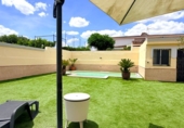 Chalet independiente con terreno en alquiler en Espartinas ref: TR411033 foto