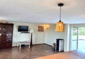 Chalet independiente con terreno en alquiler en Espartinas ref: TR411033 foto