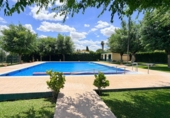 Chalet independiente con terreno en alquiler en Espartinas ref: TR411033 foto
