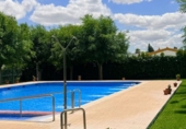 Chalet independiente con terreno en alquiler en Espartinas ref: TR411033 foto