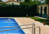 Chalet independiente con terreno en alquiler en Espartinas ref: TR411033 foto