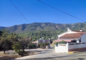 Участок с постройкой на продажу в городе Dénia. Фото