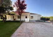 Chalet independiente con terreno en alquiler en la España, Albacete, ref: TR411684 foto