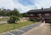 Chalet independiente con terreno en venta en la España, Ponferrada, ref: TR223641 foto
