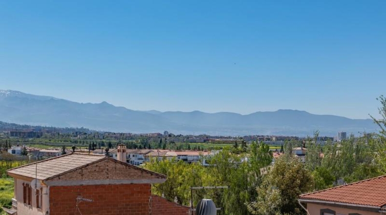 Granada - Peligros - 211m2