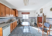 Дом с участком на продажу в городе Ambroz Фото