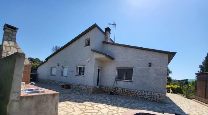 Жирона - Maçanet de la Selva - 1016m2