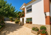 Chalet independiente con terreno en venta en la España, Esparreguera, ref: TR411506 foto