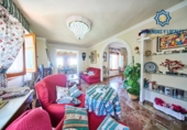 Отдельно стоящий дом с участком на продажу в городе Villa de Otura Фото
