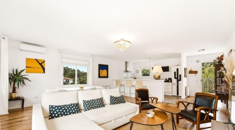 Жирона - Maçanet de la Selva - 1015m2