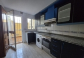 Отдельно стоящий дом с участком на продажу в городе Benalmádena Фото