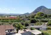 Отдельно стоящий дом с участком на продажу в городе Altea Фото