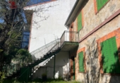 Отдельно стоящий дом с участком на продажу в городе Cercedilla Фото
