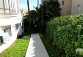 Отдельно стоящий дом с участком на продажу в городе Benalmádena Фото