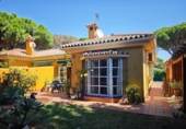 Chalet independiente con terreno en venta en la España, Chiclana de la Frontera, ref: TR411682 foto